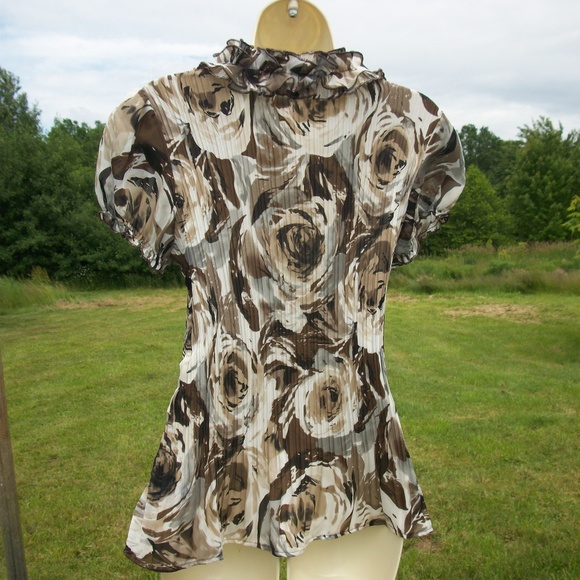 east 5th Chocolate Coffee Mocha Rose Button Up - Picture 4 of 7